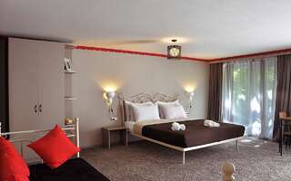 Отель Art Hotel Claude Monet Тбилиси Семейный люкс-1