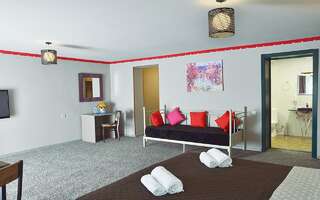 Отель Art Hotel Claude Monet Тбилиси Семейный люкс-6