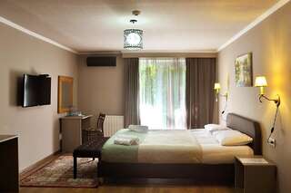 Отель Art Hotel Claude Monet Тбилиси Люкс с 2 спальнями-10