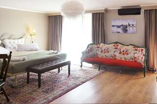 Отель Art Hotel Claude Monet Тбилиси Люкс с 2 спальнями-1